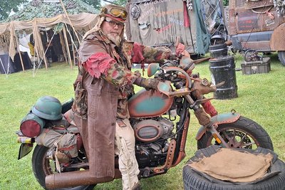Melgo aus Thüringen gehörte zur Gruppe „Endzeitlager2 beim Annotopia-Festival.