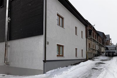 Am Nachbarhaus ist Totalschaden entstanden. Es soll entkernt werden.