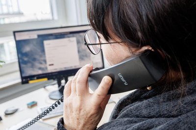 Bei Sorgen rund ums Zeugnis erfahren Kinder und Jugendliche im Notfall Hilfe unter Telefon 116111