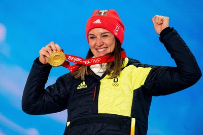 Ihr größter Triumph: Denise Herrmann gewann bei den Olympiaschen Winterspielen in Peking die Goldmedaille.