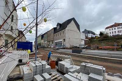 Bei den Bordsteinen an der Heiste musste nachgebessert werden.