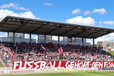 Rund 3000 Fans verfolgten das Spiel zwischen dem FSV Zwickau und Hertha BSC Berlin in der GGZ-Arena. Foto: Knut Berger