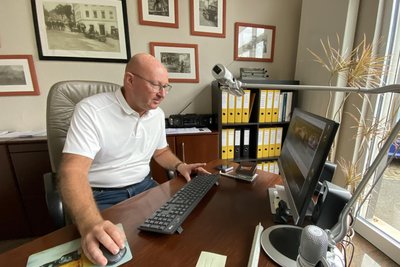 Christian Suhr in seinem Büro an der Reichenbacher Friedensstraße.