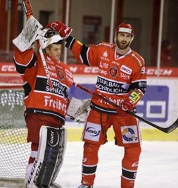 Lukas Vantuch (rechts) wartet noch immer auf seinen deutschen Pass. 