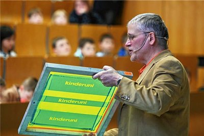 Christian Greim, Druckingenieur im Fachbereich Medien an der Hochschule Mittweida, gestaltete die Vorlesung. 