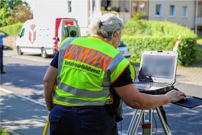Ein Gutachter wurde ebenfalls neben dem Verkehrsunfalldienst zur Einsatzstelle gerufen.