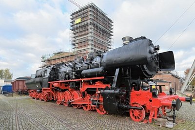 Die Lok der Baureihe 52 ist nach umfangreichen Sanierungsarbeiten wieder ein Hingucker auf dem Außengelände des Oelsnitzer Bergbaumuseums. Am Sonntag kann sie in Augenschein genommen werden. 