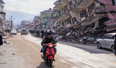 Die Zerstörung ist groß in der Großstadt Antakya in der südtürkischen Mittelmeerregion. 
