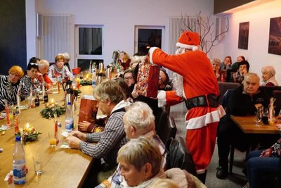 Auch dieses Jahr wird der Weihnachtsmann wieder vorbeikommen in der Häuerstube.