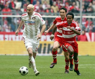 Absolvierte 330 Bundesligaspiele: Sergej Barbarez (l). (Archivbild)