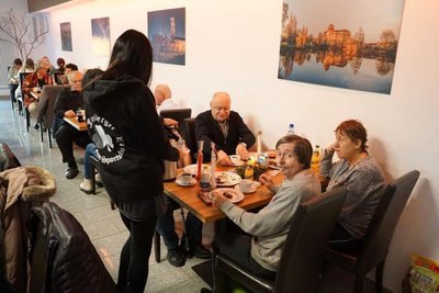 Das Irish Inn und der Verein „Unser Herz für Freiberg“ engagieren sich gemeinsam für Bedürftige.
