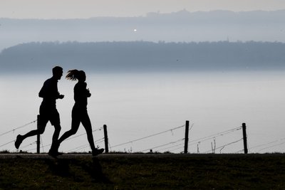 Soweit, so bekannt: Frauen leben im Durchschnitt länger als Männer. Warum aber ist der Unterschied im Osten Deutschlands besonders ausgeprägt?