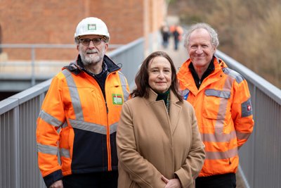 Ingenieurbauleiter Heiko Peger (von links), Projektleiterin Elke Hering und Peter Kilian, zuständig für die Bauüberwachung.