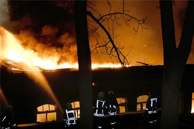In der Nacht zum 30. März 2017 mussten Feuerwehren aus Chemnitz und der Umgebung zum Großbrand von Color Textil ausrücken.