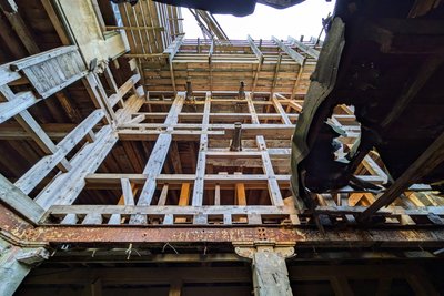 An dieser Fassade des Altbaues wurde das Fachwerk erneuert.