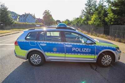 Im Zuge des Polizei-Großeinsatzes am 7. Juli in Schwarzenberg-Neuwelt wurde die Bundesstraße 101 gesperrt.