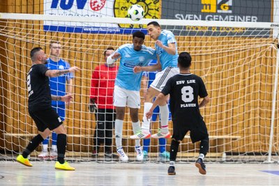 Der SpuBC Plauen (hellblaue Trikots/hier beim 2:1 gegen Lok Plauen) verpasste die Überraschung knapp.