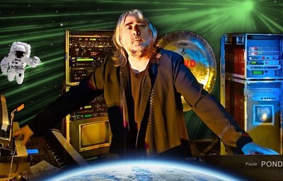 Wolfgang "Paule" Fuchs, 1978 Mitbegründer der DDR-Band Pond, kommt mit der Multimediashow "Die Pond Space Night 2021". 