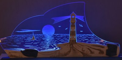 Neben dem klassischen Schwibbogenformat gibt es auch andere mit zeitlosen Motiven. Dieses maritime Motiv findet in Norddeutschland großen Anklang. 