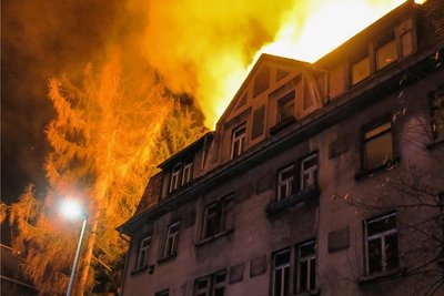 Der Dachstuhl des Hauses brannte völlig aus. 