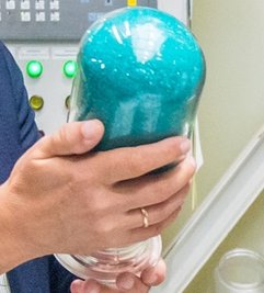 Nickelsulfat, eines der Produkte der Nickelhütte Aue. Es wird zur Herstellung von Kondensatoren verwendet.