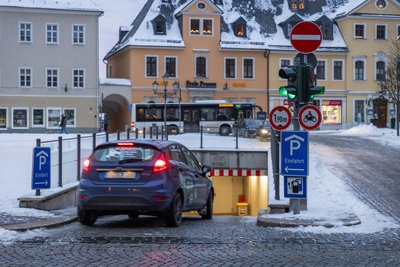 Statt dem bisherigen Nachttarif gibt es für die Tiefgarage unter dem Markt neue Stellplatzmietverträge.
