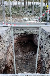 Knapp drei Meter tief ist die Einbruchsstelle