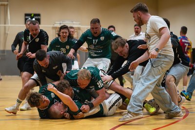 Nach dem Claußnitzer Siegtreffer gab es beim Team kein Halten mehr.