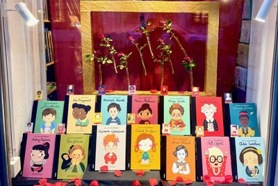 Auch der Taschenbuchladen in der Burgstraße in Freiberg zeigt (Kinder-)Bücher über starke Frauen.