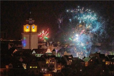 Nach zwei Jahreswechseln mit deutlich weniger Feuerwerk ließen es die Vogtländer zur Begrüßung des neuen Jahres 2023 wieder ordentlich krachen. Vor allem für Rettungskräfte gab es viel zu tun in der Silvesternacht.