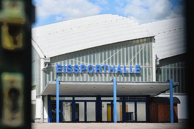Statt beider Hallen soll in diesem Jahr nur die große Eissporthalle am Chemnitzer Küchwald vereist werden. 