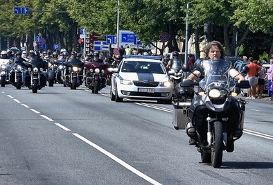 Sternstunde für den bekennenden Biker 2018 im lettischen Ventspils. Beim größten Bikertreffen des Baltikums führte Gero Fehlhauer auf seiner BMW GS Adventure die Ausfahrt mit Tausenden Teilnehmern an. Die Polizei hatte diese Poleposition für "a german newspaper" erlaubt. 