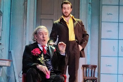 Frank Blees und Angus Simmons in "Don Pasquale" am Freiberger Theater. Szenen der Oper erklangen am Samstag. 
