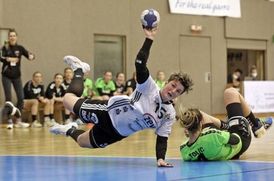Vier Jahre stand Kreisläuferin Nadja Bolze für den BSV Sachsen Zwickau auf dem Parkett. Nach anfänglichen Tiefen feierte die 31-Jährige mit dem Aufstieg in die 1. Bundesliga ein gelungenes Karriereende. 