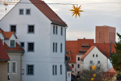 Christiansdorf in Freiberg wird wieder mit Herrnhuter Sternen beleuchtet.