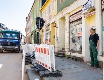 Vor Andre Siegmunds Schlüsseldienst und Schuhservice an der Rochlitzer Straße herrscht derzeit Baustelle. 