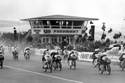 Start zum WM-Lauf in der 125 ccm-Klasse auf dem Sachsenring am 17. Juli 1966.