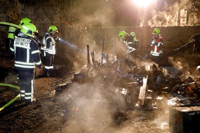 Der Brand brach in einer Laube an der Elsasser Straße in Chemnitz aus.