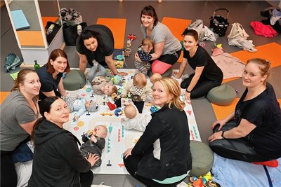 Cody, Thore, Robin, Keni, Ida, Bruno und Mailo machen zusmmen mit ihren Müttern regelmäßig Sport und haben Spaß dabei. 