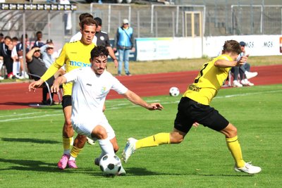 CFC-Spieler Domenico Alberico (weißes Trikot) fällt wegen einer Verletzung bis zu sechs Wochen aus.