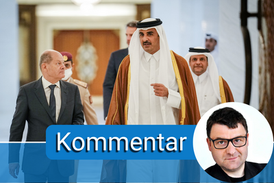 Katar, im September: Bundeskanzler Olaf Scholz (l, SPD) und der Emir von Katar, Tamim bin Hamad Al Thani, kommen nach ihrem Gespräch zum Pressestatement.