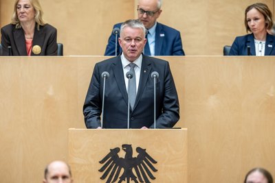 Ministerpräsident Schnieder warnte vor einer Gefährdung von Versorgungsstrukturen.