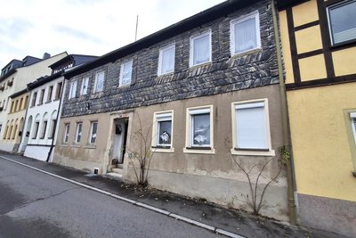 Ein hoffnungsloser Fall: Das Gebäude Neue Straße 2 verfällt weiter.