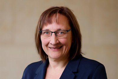 Jana Bioly vom Julius-Mosen-Gymnasium Oelsnitz wird mit dem Deutschen Lehrkräftepreis geehrt.