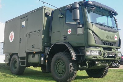 Prototyp des neuen Verwundetentransportfahrzeuges für die Bundeswehr: Fahrwerk und Fahrerhaus kommen von der Iveco Magirus AG, den Kofferaufbau liefert Binz. Gefertigt werden sollen sie am Standort Plauen.
