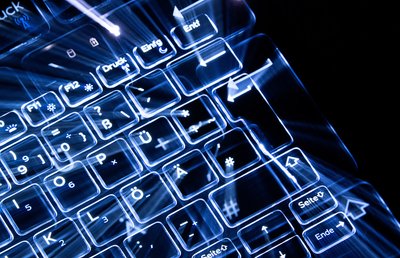 Computerbetrüger haben einen Mann aus Limbach-Oberfrohna um eine große Summe Geld gebracht. 