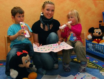 Juliane Richter in der Klingenthaler Kindertagesstätte Kids & Co