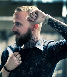 Sören Heber wurde für einen Bildband porträtiert und stand für eine Dating-Show vor der Kamera.