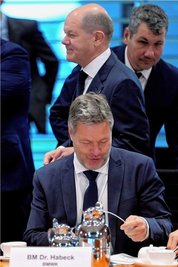 Bundeskanzler Olaf Scholz (oben, SPD) und Robert Habeck (Bündnis 90/Die Grünen), Bundesminister für Wirtschaft und Klimaschutz, bei einem Treffen im Kanzleramt. 