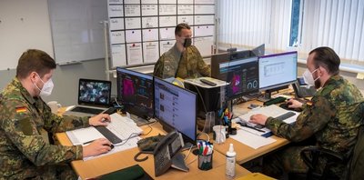 Im Marienberger Operationszentrum Covid-19 werden nicht nur die Amtshilfe-Anträge koordiniert. Von hier aus werden auch alle internen Coronamaß-nahmen für die Soldaten der Erzgebirgskaserne gesteuert.